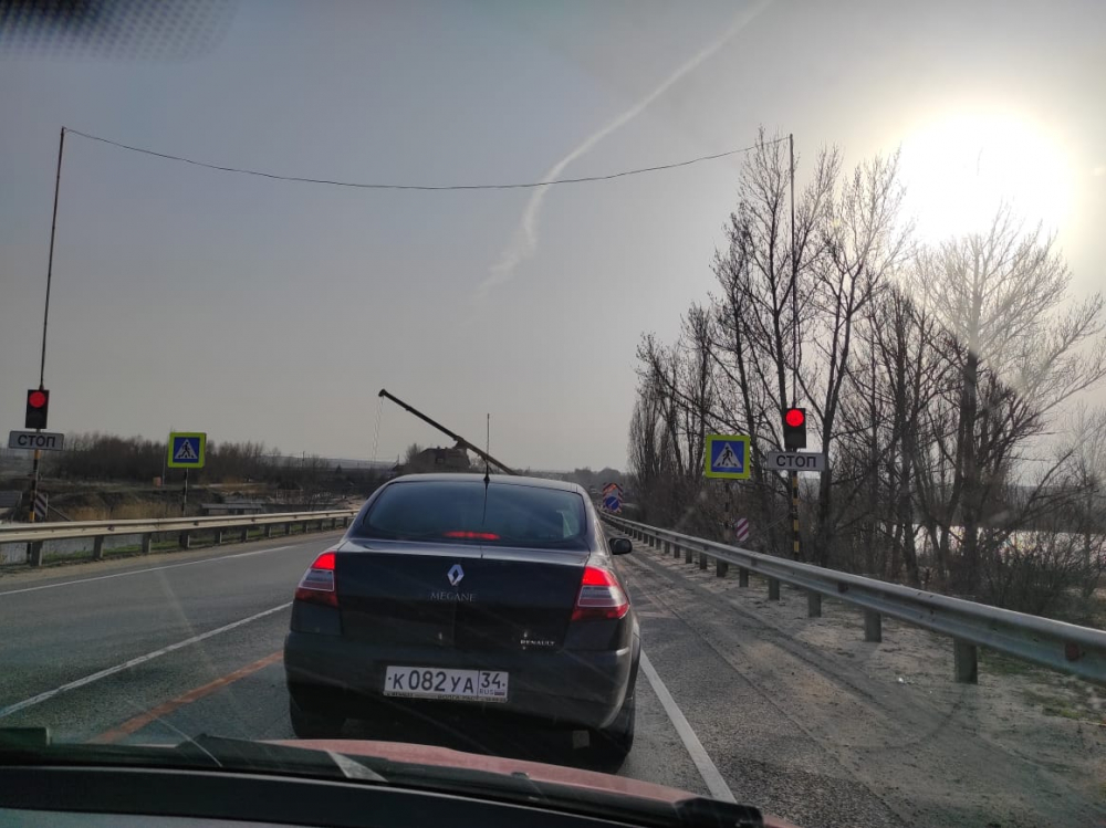 Под Волгоградом на федеральной трассе образовалась многокилометровая пробка Под Волгоградом на федеральной трассе образовалась многокилометровая пробка