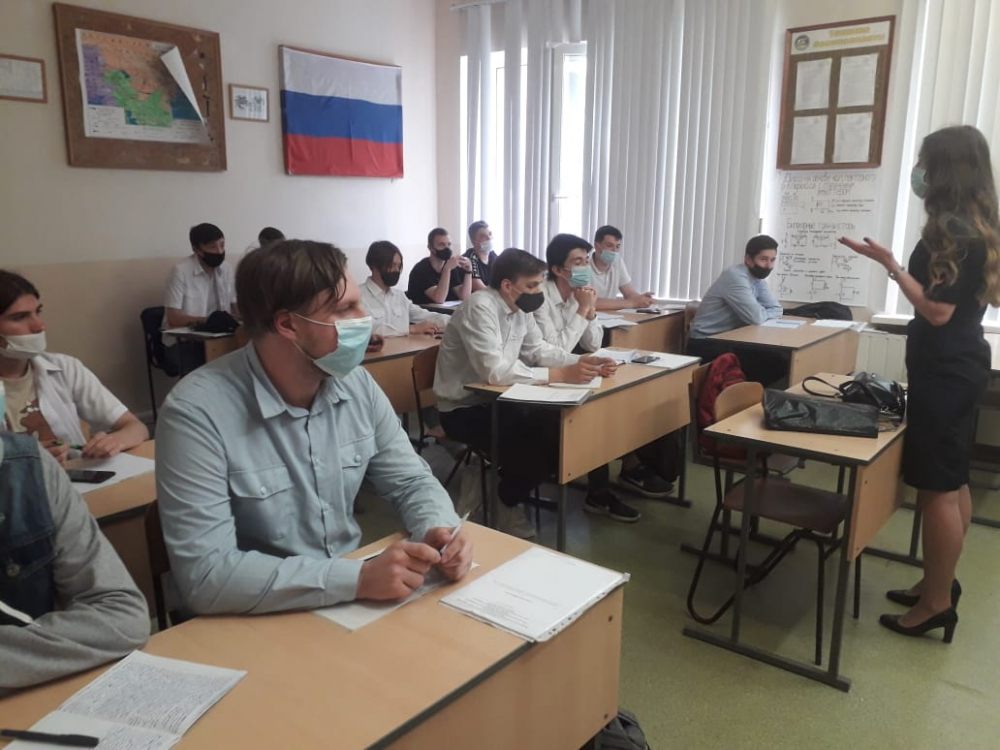 В Волгограде поймали на остановках 19 подростков-нарушителей В Волгограде поймали на остановках 19 подростков-нарушителей