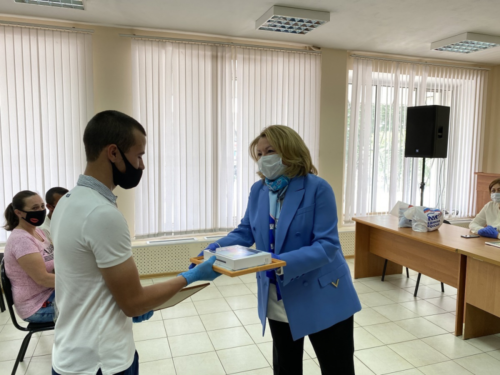 Волгоградских братьев-героев наградили за спасение двух маленьких детей и их бабушки из пожара Волгоградских братьев-героев наградили за спасение двух маленьких детей и их бабушки из пожара