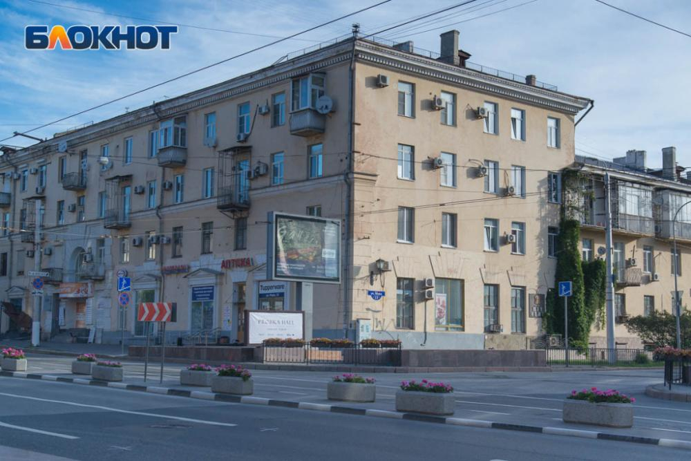 Проблему парковки в центре Волгограда хотят решать за счет сужения проезжей части Проблему парковки в центре Волгограда хотят решать за счет сужения проезжей части