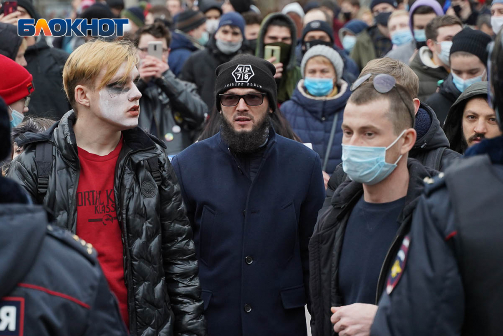 Штаб Навального сообщил о тысячах протестующих в Волгограде: видео Штаб Навального сообщил о тысячах протестующих в Волгограде: видео