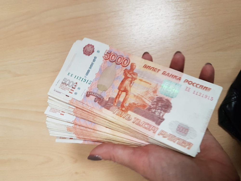 Волгоградцев зовут привиться от COVID-19 за 100 тысяч рублей Волгоградцев зовут привиться от COVID-19 за 100 тысяч рублей