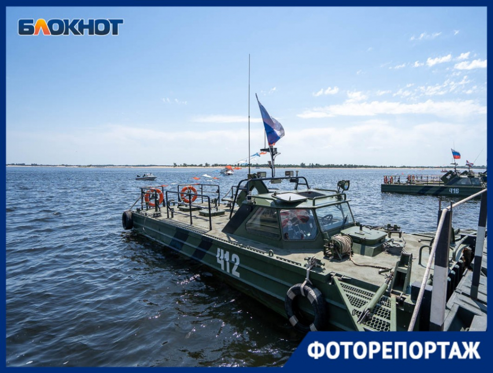 Танцы у пояса смертника: «Сплав Памяти» на набережной Волгограда в объективе фотографа Танцы у пояса смертника: «Сплав Памяти» на набережной Волгограда в объективе фотографа