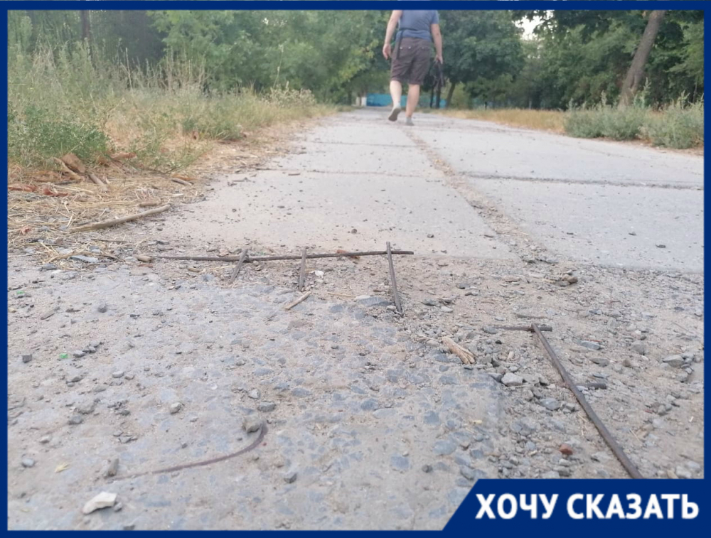 Волгоградка показала дорогу-ловушку, где каждый день люди разбиваются в кровь Волгоградка показала дорогу-ловушку, где каждый день люди разбиваются в кровь