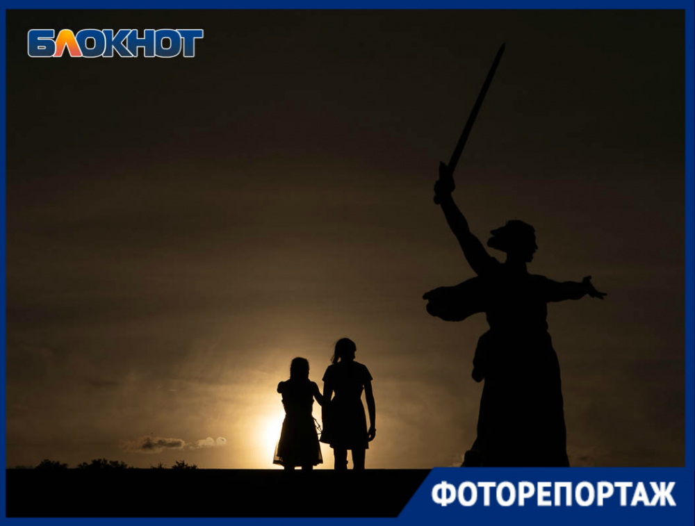 Пробирающий до мурашек фоторепортаж с предзакатного Мамаева кургана Пробирающий до мурашек фоторепортаж с предзакатного Мамаева кургана