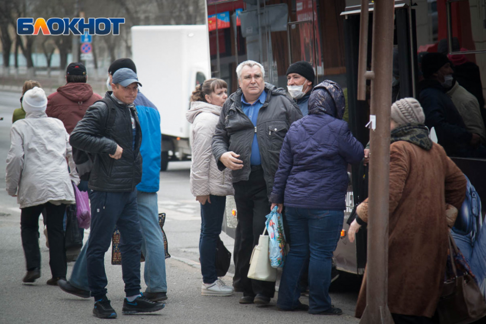 Известный политолог назвал Андрея Бочарова горе-губернатором за давку в автобусах Известный политолог назвал Андрея Бочарова горе-губернатором за давку в автобусах