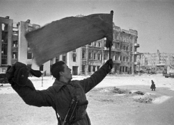 Календарь: 2 февраля 1943 год – остатки немецких войск разгромлены в Сталинграде Календарь: 2 февраля 1943 год – остатки немецких войск разгромлены в Сталинграде