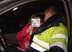 В Волгограде пьяный водитель попытался задушить сам себя В Волгограде пьяный водитель попытался задушить сам себя