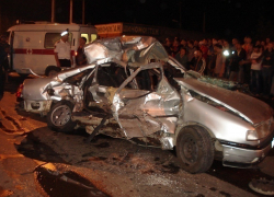 В страшной аварии на въезде в Волгоград погибли три человека В страшной аварии на въезде в Волгоград погибли три человека