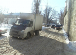 В Волгограде под колеса грузовой «Газели» попала пьяная женщина В Волгограде под колеса грузовой «Газели» попала пьяная женщина