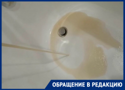 Жительница Волгограда сняла на видео ржавую воду, которая два месяца струится из кранов Жительница Волгограда сняла на видео ржавую воду, которая два месяца струится из кранов