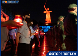 Завтра была война: сотни лампад зажгли на Мамаевом кургане в память о погибших в ВОВ Завтра была война: сотни лампад зажгли на Мамаевом кургане в память о погибших в ВОВ
