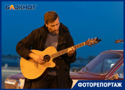 Концерт от музыкантов из двух советских «Волг» услышали волгоградцы на набережной Концерт от музыкантов из двух советских «Волг» услышали волгоградцы на набережной