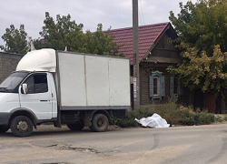 «Газель» насмерть переехала пытавшегося остановить ее водителя на юге Волгограда «Газель» насмерть переехала пытавшегося остановить ее водителя на юге Волгограда