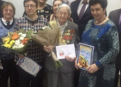 Ветеран из Волгограда отметила 90-летний юбилей Ветеран из Волгограда отметила 90-летний юбилей