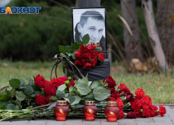 В Волгограде перенесли суд по делу об убийстве из-за ссоры в школьном чате Романа Гребенюка В Волгограде перенесли суд по делу об убийстве из-за ссоры в школьном чате Романа Гребенюка