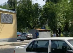 Мужчина открыл стрельбу по детям и собакам во дворе в Волгограде Мужчина открыл стрельбу по детям и собакам во дворе в Волгограде