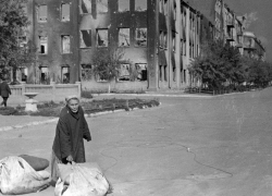 Узкие улицы без перспективы: как в Сталинграде раскритиковали план восстановления города Узкие улицы без перспективы: как в Сталинграде раскритиковали план восстановления города
