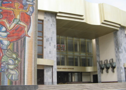 В Волгоградском ТЮЗе загорелся занавес В Волгоградском ТЮЗе загорелся занавес