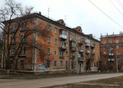В Волгограде чиновники забыли, что в полуразрушенном общежитии с тараканами и крысами еще живут люди В Волгограде чиновники забыли, что в полуразрушенном общежитии с тараканами и крысами еще живут люди