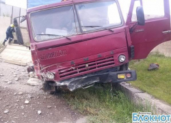 В Волгограде легковушка влетела в «КАМАЗ»: есть пострадавшие В Волгограде легковушка влетела в «КАМАЗ»: есть пострадавшие