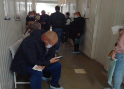 «Один терапевт на всю поликлинику»: адскую очередь в Волгограде сняли на видео «Один терапевт на всю поликлинику»: адскую очередь в Волгограде сняли на видео