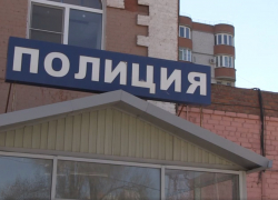 "Смелая" волгоградка ограбила инвалида прямо у отдела РОВД "Смелая" волгоградка ограбила инвалида прямо у отдела РОВД