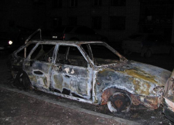 За одну ночь в Волгоградской области сожгли три автомобиля За одну ночь в Волгоградской области сожгли три автомобиля