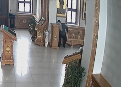 Опять двадцать пять: волжанин снова украл пожертвованные деньги из храма Опять двадцать пять: волжанин снова украл пожертвованные деньги из храма