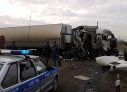 Два водителя покалечились в аварии грузовиков на III-й Продольной в Волгограде Два водителя покалечились в аварии грузовиков на III-й Продольной в Волгограде