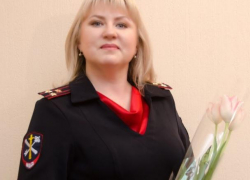 Прекрасная женщина и настоящий полковник отмечает день рождения Прекрасная женщина и настоящий полковник отмечает день рождения