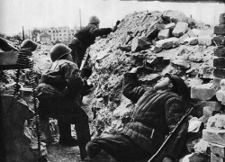 22 августа 1942 года - возводятся дополнительные укрепления вокруг заводов Сталинграда 22 августа 1942 года - возводятся дополнительные укрепления вокруг заводов Сталинграда