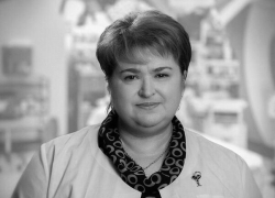 «На её могиле сотни цветов»: волгоградцы скорбят об умершем от COVID-19 враче Ларисе Якушевой «На её могиле сотни цветов»: волгоградцы скорбят об умершем от COVID-19 враче Ларисе Якушевой
