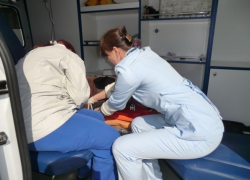 В Волгограде старушка выпала из окна своей квартиры на козырек магазина В Волгограде старушка выпала из окна своей квартиры на козырек магазина