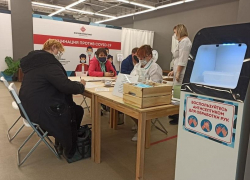 Сотни тысяч непривитых волгоградцев оказались под угрозой потери работы Сотни тысяч непривитых волгоградцев оказались под угрозой потери работы