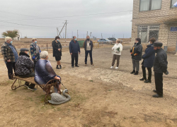 Субботним утром главным для волгоградского депутата стали встречи с жителями Субботним утром главным для волгоградского депутата стали встречи с жителями