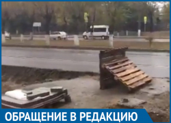 Волгоградки с детьми и пенсионеры рискуют жизнью на оживленной магистрали Волгоградки с детьми и пенсионеры рискуют жизнью на оживленной магистрали