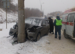 В Волгограде два водителя врезались в столб, не справившись с управлением В Волгограде два водителя врезались в столб, не справившись с управлением