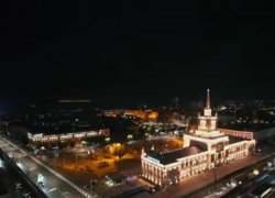 Притягательно красивый ночной центр Волгограда на видео показал блогер Притягательно красивый ночной центр Волгограда на видео показал блогер
