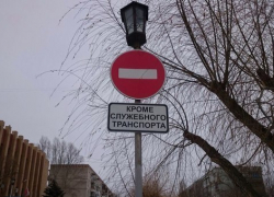 У здания Администрации Городище установлен несуществующий дорожный знак У здания Администрации Городище установлен несуществующий дорожный знак