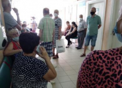 «Врачей бросили на вакцинацию»: в поликлинике Волгограда некому принимать пациентов «Врачей бросили на вакцинацию»: в поликлинике Волгограда некому принимать пациентов