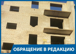 20 лет жители Волгоградской области рискуют жизнью из-за недостроя рядом с детским садом 20 лет жители Волгоградской области рискуют жизнью из-за недостроя рядом с детским садом