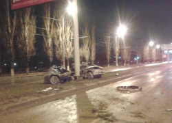 На ЗКО в Волгограде «Митсубиси» протаранила столб: 1 погиб, 2 в больнице На ЗКО в Волгограде «Митсубиси» протаранила столб: 1 погиб, 2 в больнице