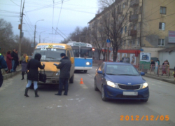 В Волгограде маршрутка № 56 сбила 81-летнюю бабушку В Волгограде маршрутка № 56 сбила 81-летнюю бабушку