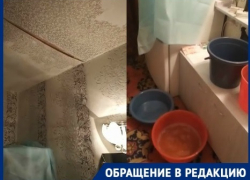 Вынужденный интерьер в многоэтажке Волгограда: отклеивающиеся обои и множество тазиков Вынужденный интерьер в многоэтажке Волгограда: отклеивающиеся обои и множество тазиков