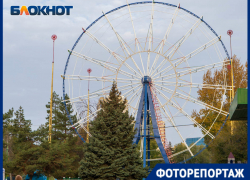 Волгоградские дети прощаются с любимым парком аттракционов в Комсомольском саду: идет демонтаж Волгоградские дети прощаются с любимым парком аттракционов в Комсомольском саду: идет демонтаж