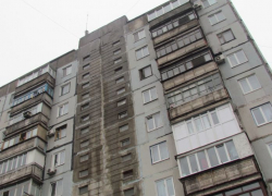 Жительница Волжского выбросилась из окна от тоски Жительница Волжского выбросилась из окна от тоски