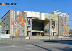 Волгоградский ТЮЗ провел юбилейный концерт без зрителей из-за угрозы коронавируса Волгоградский ТЮЗ провел юбилейный концерт без зрителей из-за угрозы коронавируса