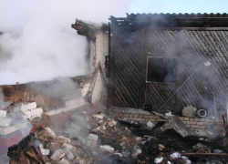 Под Волгоградом жертвой пожара стали родители и маленький сын Под Волгоградом жертвой пожара стали родители и маленький сын