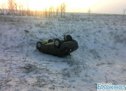 В Волгоградской области автоледи слетела в кювет с заснеженной трассы В Волгоградской области автоледи слетела в кювет с заснеженной трассы